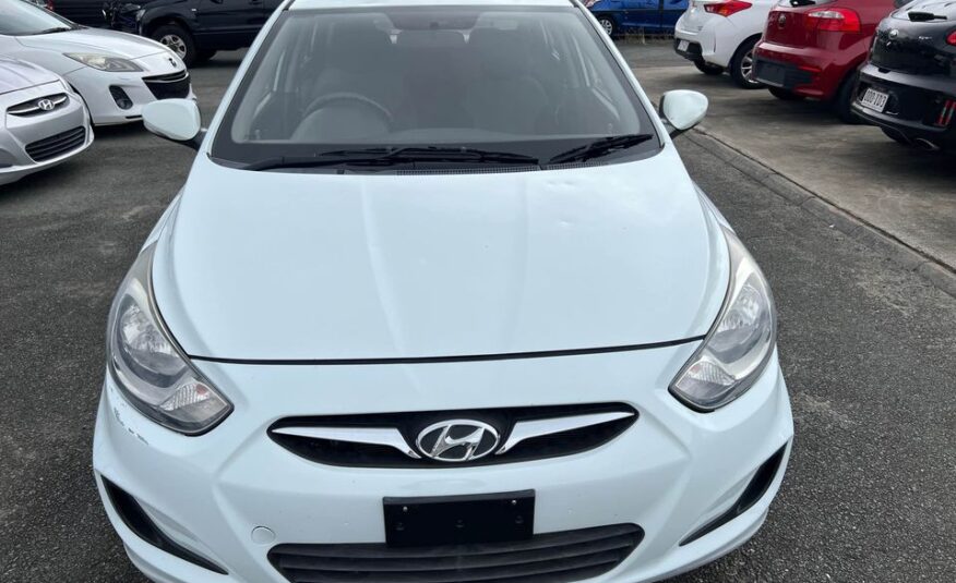 2013 Hyundai Accent sedan