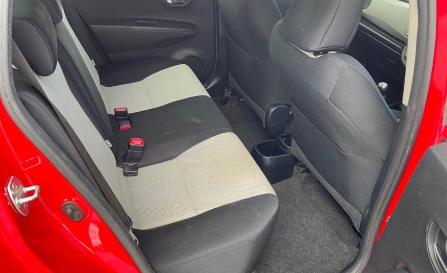 2012 Toyota Yaris manual